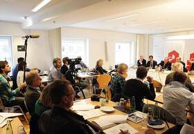 Die Auftaktpressekonferenz fand  im Presseclub  München statt.  Sie stand unter dem Motto  »Apothekenhonorar 2013: Arzneimittelversorgung in Gefahr?«