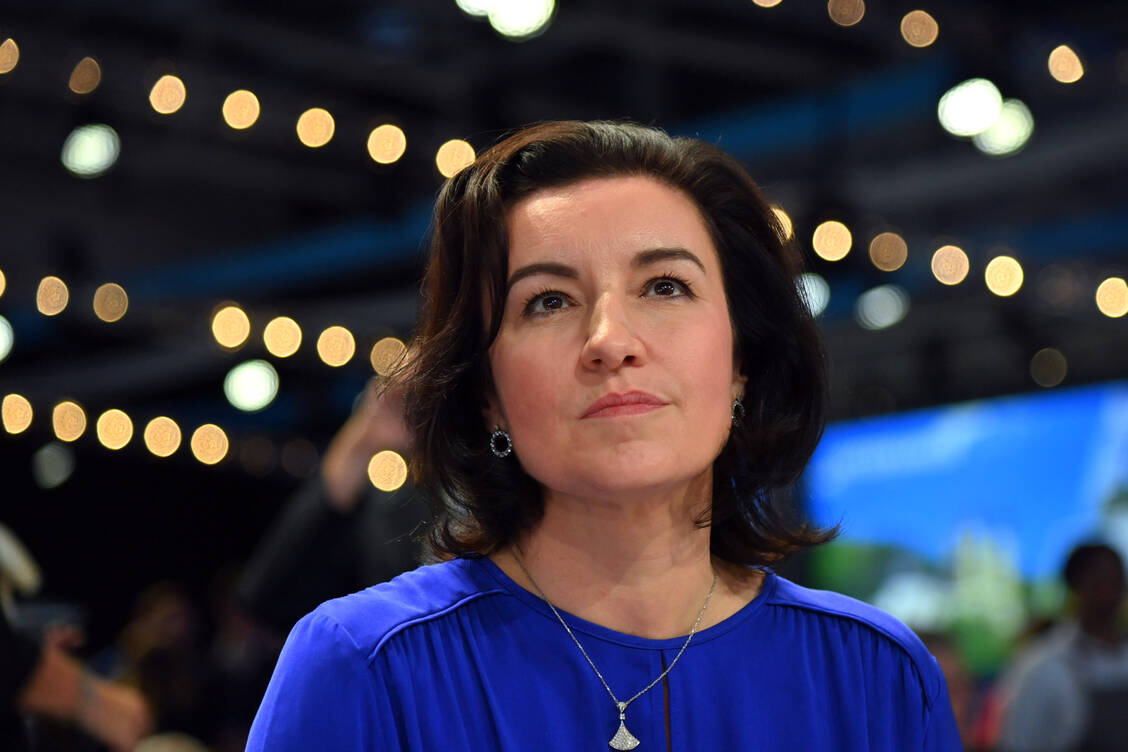 Bereits in der Vergangenheit sprach sich Bundesforschungsministerin Dorothee Bär (CSU) für einen Fokus auf die Frauengesundheit aus. Dem Versprechen kommt sie nun nach.  / © Imago / Sven Simon