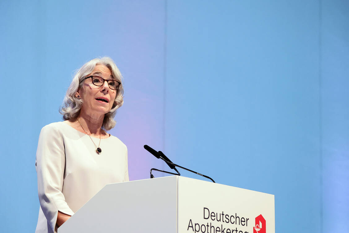 ABDA-Präsidentin Gabriele Regina Overwiening warnt einen Tag vor der 1. Lesung im Bundestag vor negativen Folgen des GKV-Finanzstabilisierungsgesetzes. / Foto: Alois Mueller
info@amfotos.com