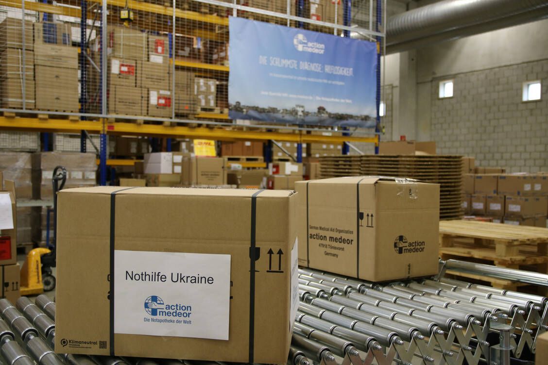 Seit Februar 2022 unterstützt action medeor Krankenhäuser und Gesundheitseinrichtungen in der Ukraine mit Medikamenten und medizinischem Equipment. / Foto: action medeor