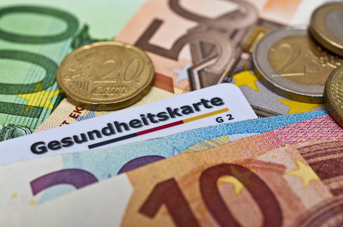 Beitragssätze anheben oder Bundeszuschuss erhöhen? Das sind laut Bertelsmann-Studie zwei mögliche Maßnahmen der Politik, um die erwarteten Ausgabensteigerungen bis 2040 abzudecken. / Foto: fotolia/Stockfotos-MG