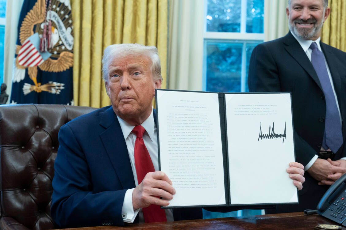 Der neue US-Präsident Donald Trump hat eine Menge sogenannter Durchführungsverordnungen (Executive Orders) unterzeichnet, um viele seiner Vorhaben schnell umzusetzen. Eine davon hat die US-Gesundheitsbehörde CDC ins Chaos gestürzt. / © Imago Images/UPI Photo