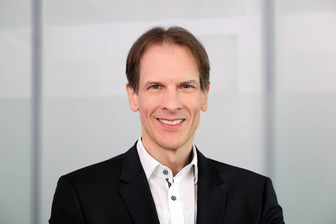 Martin Krasney war seit Beginn der Aufbauphase 2008 bis zum Sommer 2024 als Leiter der Rechtsabteilung beim GKV-Spitzenverband beschäftigt. / © GKV-Spitzenverband, Fotograf Tom Maelsa