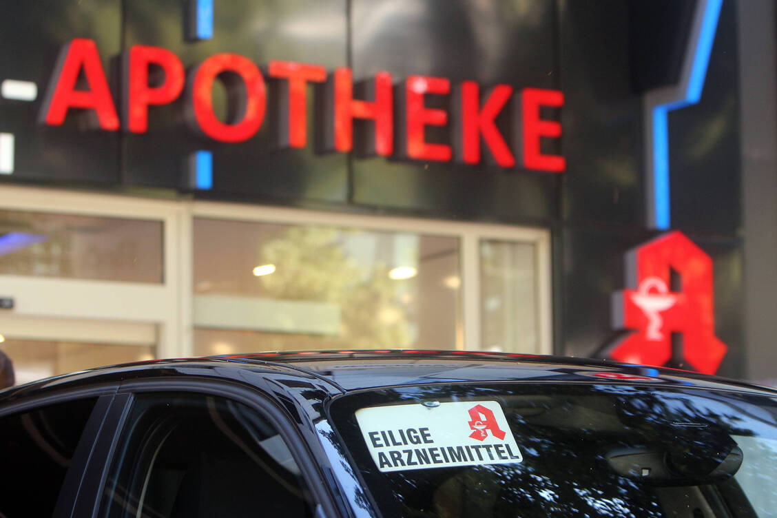 Ab 1. Oktober sollen Apotheker 2,50 Euro für jeden Botendienst bekommen. Zugleich fallen für die Apotheke laut ABDA Kosten von mindestens 4 Euro an. / Foto: Imago/Ralph Peters