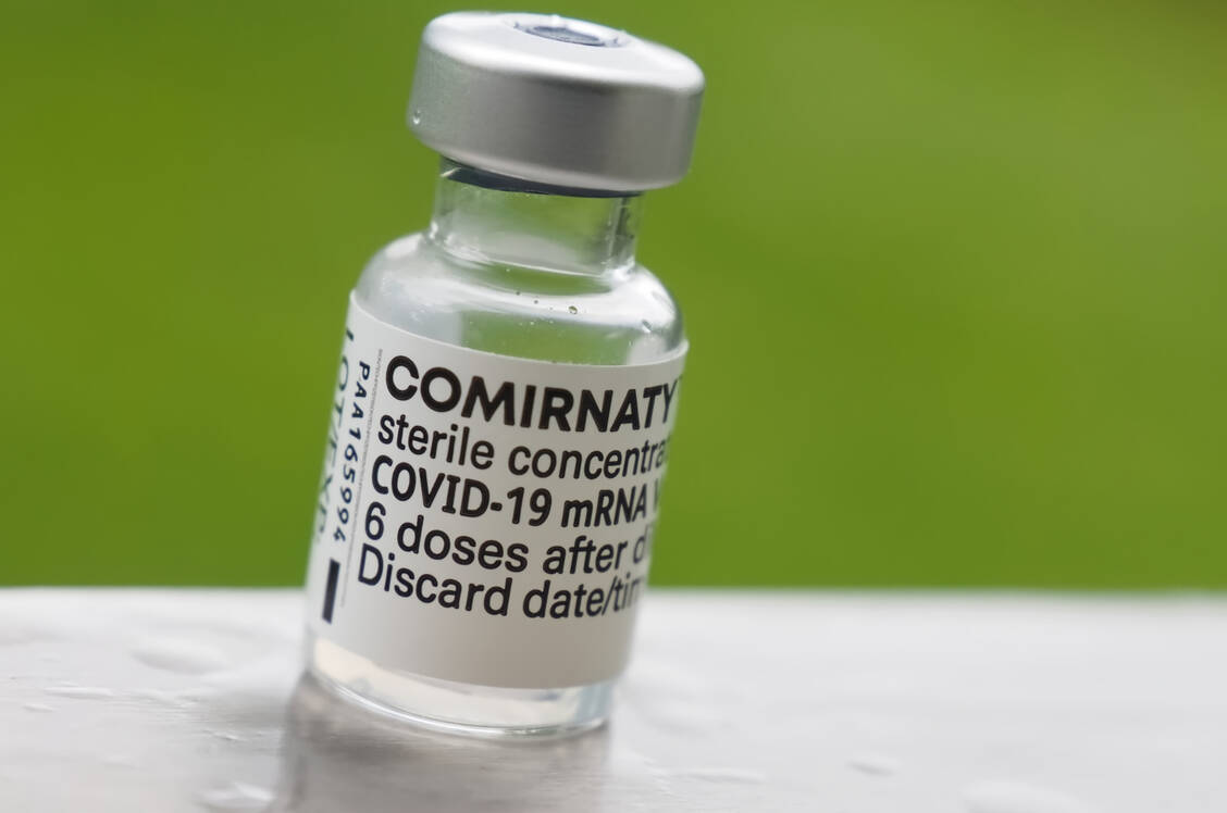 Comirnaty enthält mRNA und verschiedene Hilfsstoffe, darunter ALC-0315 und ALC-0159. / Foto: Adobe Stock/Stimmungsbilder