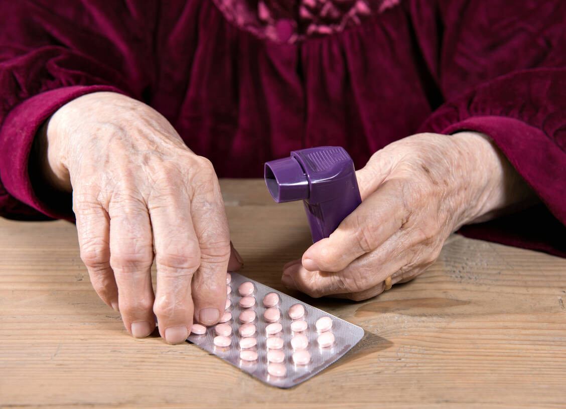 Die drei vorübergehend geschlossenen Kölner Apotheken dürfen zumindest Ihre Versorgungsverträge mit Pflegeheimen weiter erfüllen.  / Foto: Shutterstock/Volodymyr Baleha