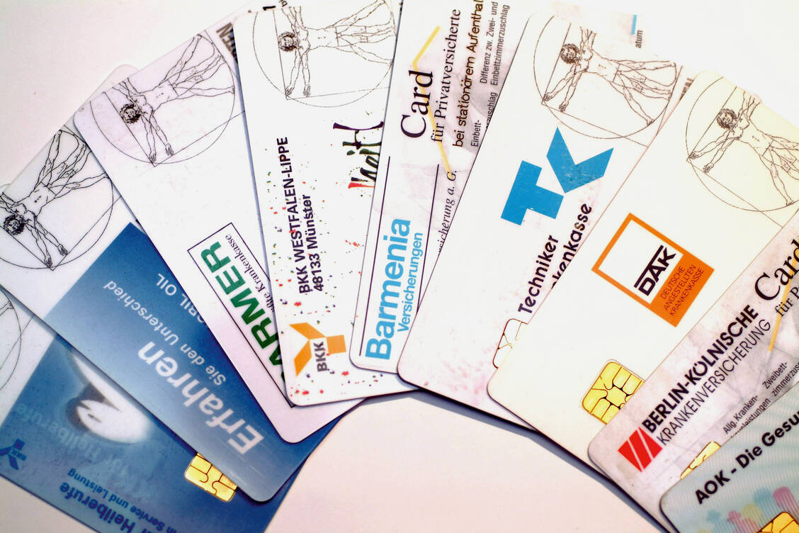 Fast freie Wahl: Versicherte können bundesweit ihre Krankenkasse in der Regel frei wählen. Für manche Ortskrankenkassen, wie etwa die elf selbstständigen AOKen, gelten jedoch Regionalbegrenzungen.  / Foto: imago/Niehoff