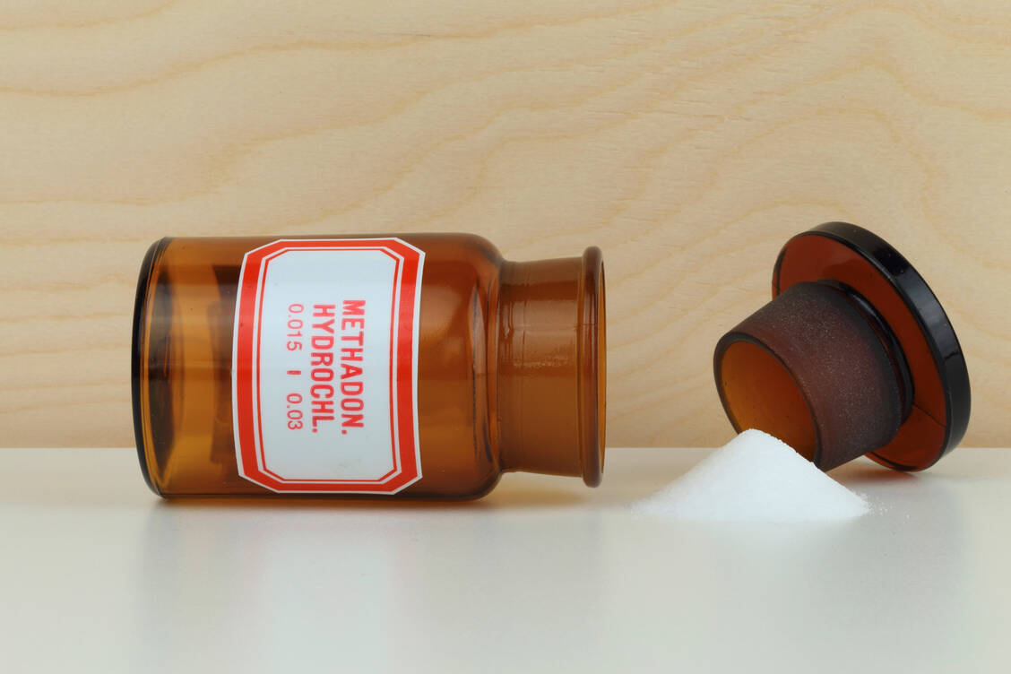 Methadon ist ein vollsynthetisch hergestelltes Opioid. In der Substitutionstherapie von Opioidabhängigen ist es das Mittel der Wahl.  / Foto: Adobe Stock/monropic