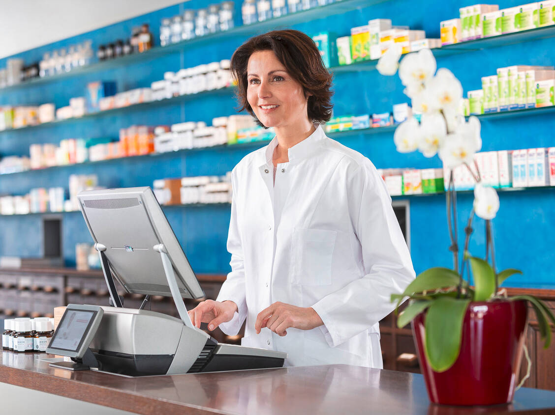 Für die Vor-Ort-Apotheken ist der Einsatz der Telematik-Infrastruktur mit Kosten verbunden. Um Zuschüsse zu bekommen, müssen sie einen Antrag stellen. / Foto: ABDA