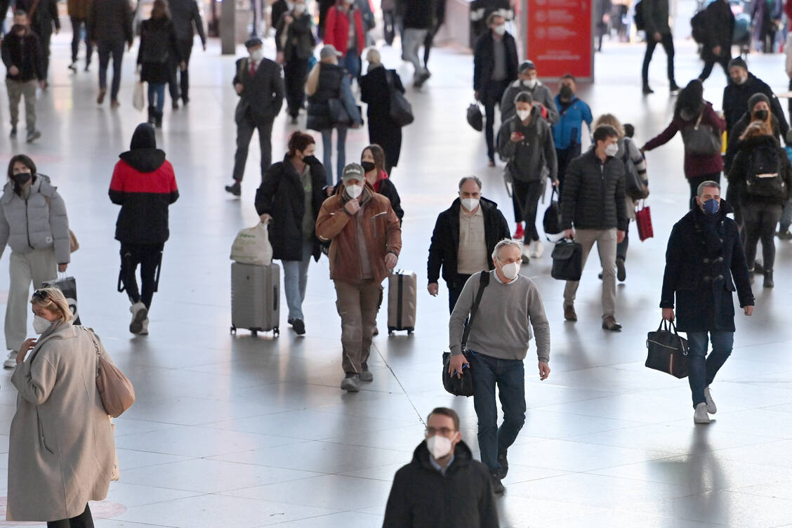 Die Experten begründen die Einschätzung durch das zuletzt klar rückläufige Infektionsgeschehen. / Foto: picture alliance / SvenSimon