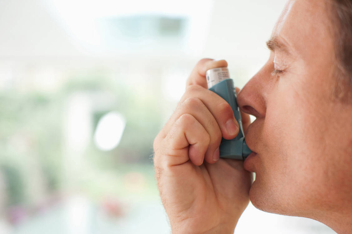 Asthmatiker haben nach bisherigem Kenntnisstand kein erhöhtes Risiko für schwere Verläufe von Covid-19.  / Foto: iStock/Martin Barraud