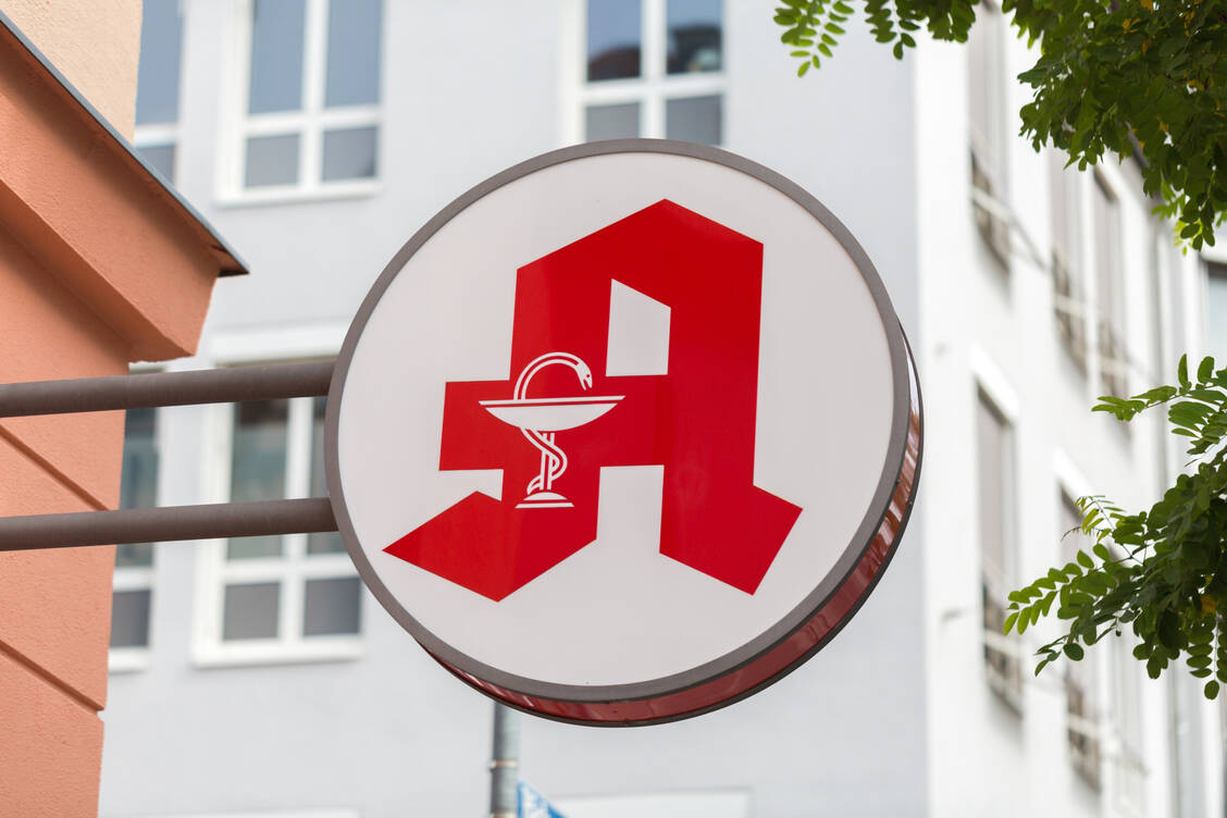 Laut dem Bundesgesundheitsministerium ist die Anhörung zur Apothekenreform für den 6. November geplant. / © Adobe Stock/Chris Redan