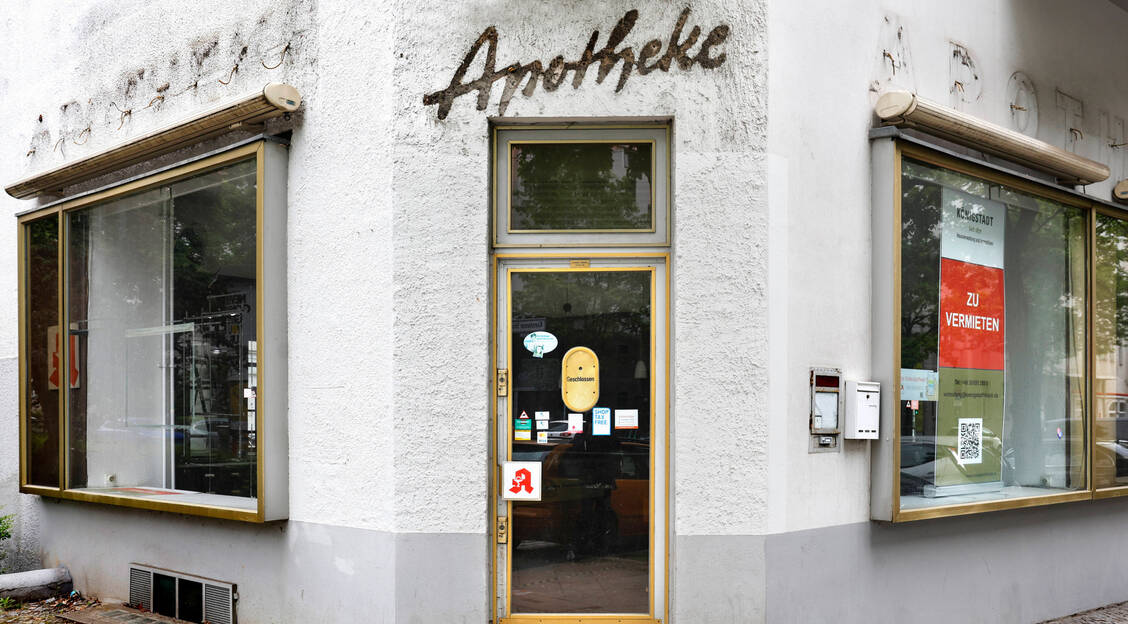 Auch diese Apotheke in Berlin musste aufgeben. / © Imago/Jochen Eckel