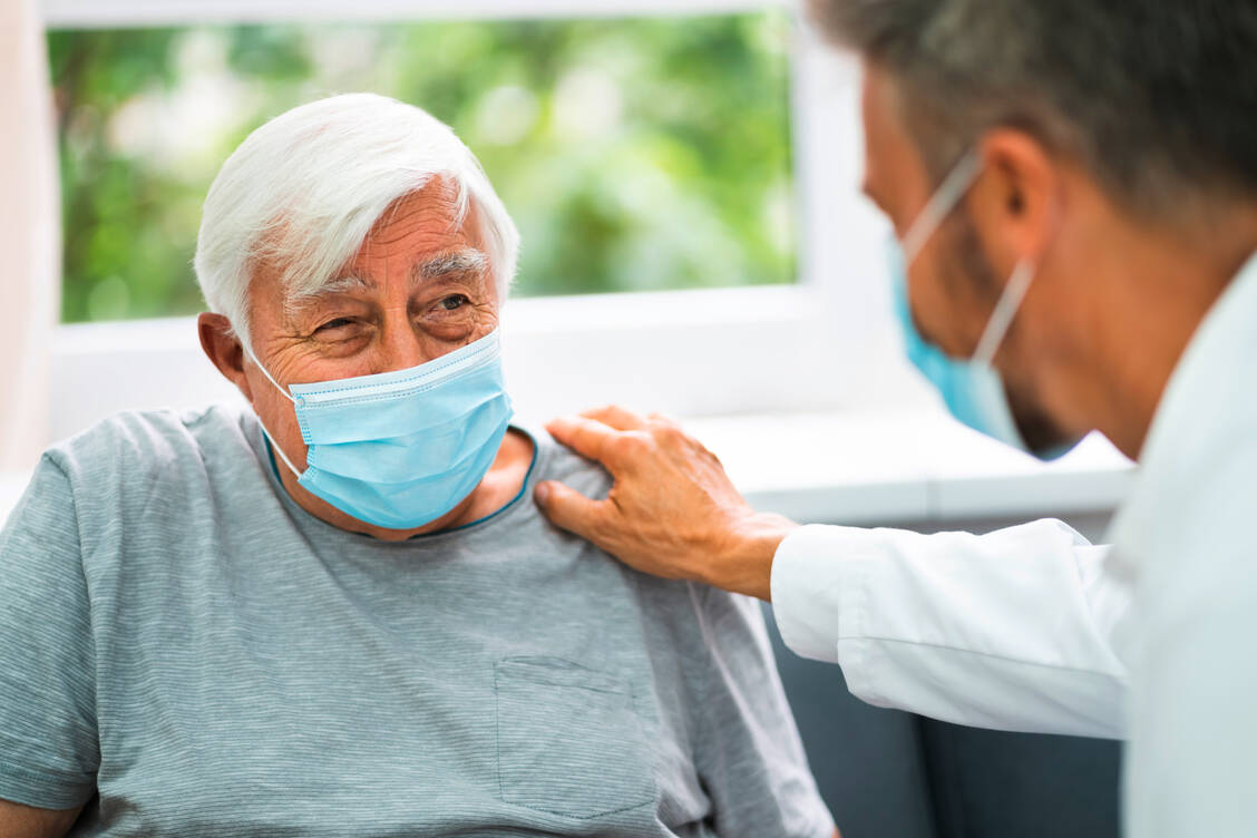 Bei Menschen im Alter über 65 Jahre sollen JAK-Inhibitoren möglichst nicht mehr dauerhaft angewendet werden, empfiehlt die EMA. / Foto: Adobe Stock/Andrey Popov