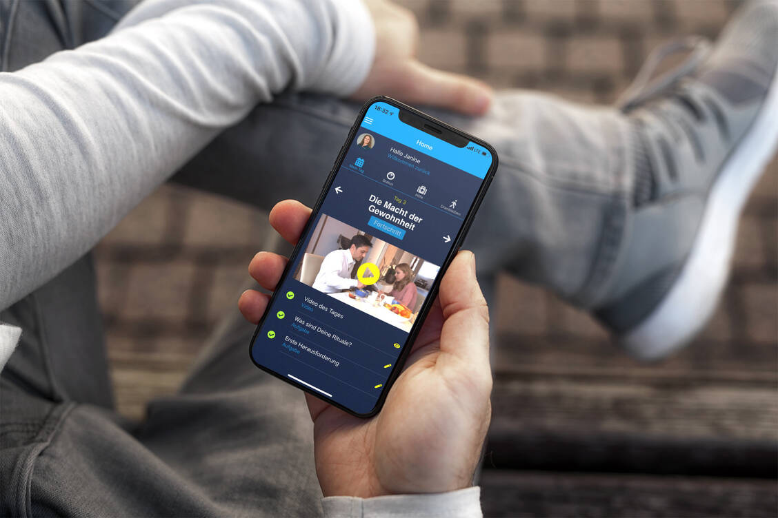 Wer mit dem Rauchen aufhören will, sollte sich vorher Gedanken machen, wie er in Situationen reagiert, in denen er typischerweise geraucht hat. Bei der Vorbereitung auf den Rauchstopp helfen verschiedene Apps.  / Foto: NichtraucherHelden
