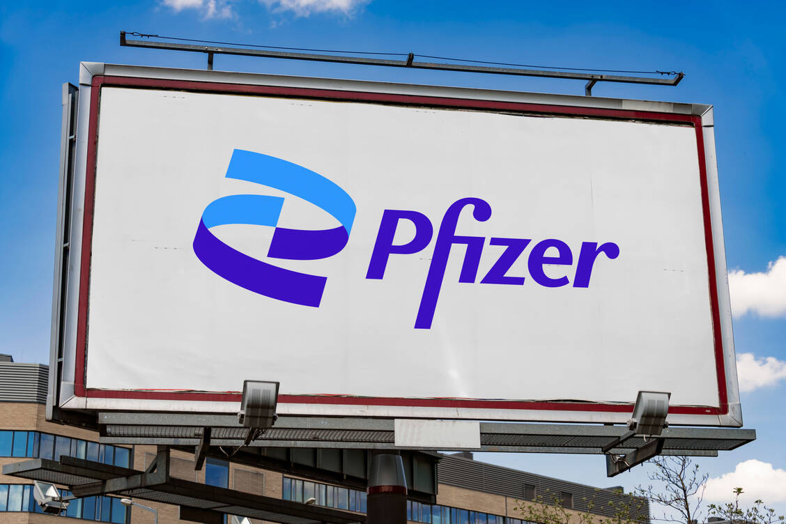 Nach Konzernangaben sitzen viele Länder zu Jahresbeginn noch auf genügend Impfstoff und Medikamenten von Pfizer. / Foto: PantherMedia / Z Jan