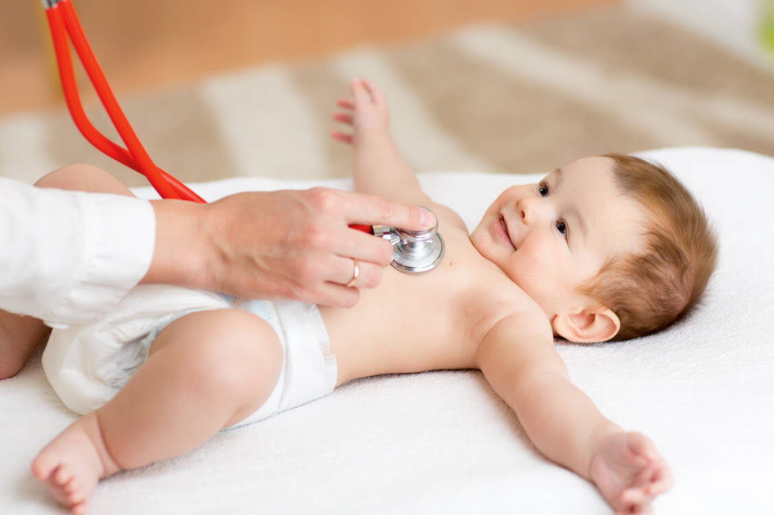 Im Körper von Kindern ändert sich Vieles sehr schnell. Das muss auch bei der Arzneimitteltherapie berücksichtigt werden. / Foto: Shutterstock/Oksana Kuzmina