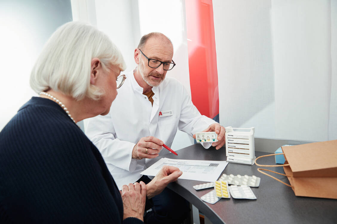 Die Medikationsanalyse ist eine pharmazeutische Dienstleistung, die Apotheker bereits in vielen europäischen Ländern regelmäßig erbringen. / Foto: ABDA