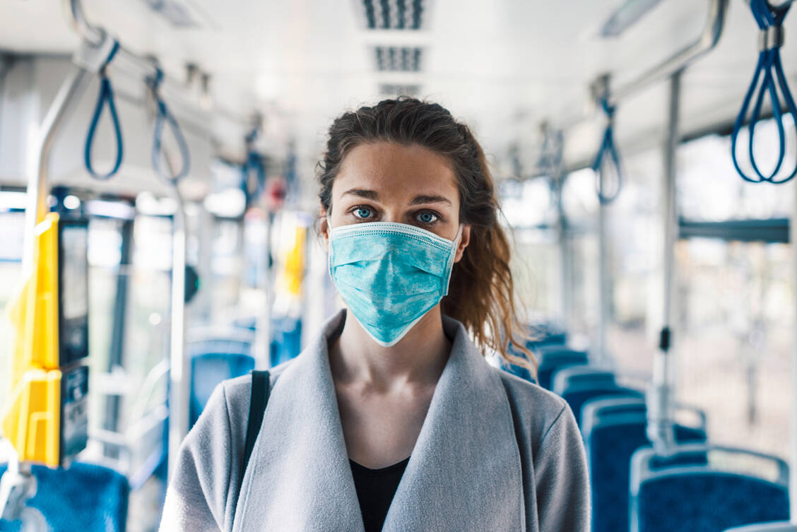 In Bussen kam es laut einer Analyse des RKI bisher (Stand 11.08.2020) zu 13 Covid-19-Ausbrüchen, wobei sich im Durchschnitt fünf Personen ansteckten. / Foto: Adobe Stock / seligaa