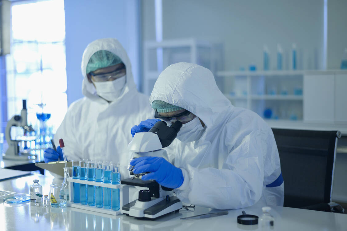 Inzwischen wird an vielen weiteren Indikationen für mRNA-Impfstoffe geforscht, zum Beispiel in der Tumorbekämpfung. / Foto: Adobe Stock/tonefotografia