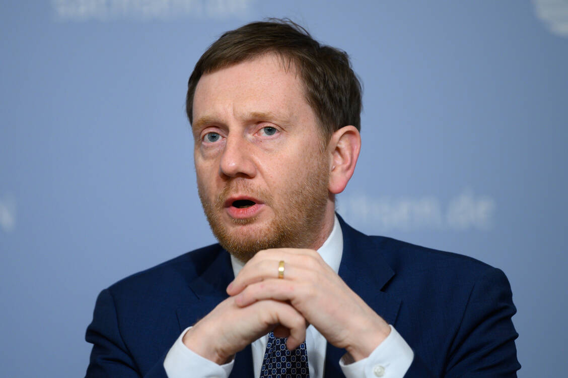 Michael Kretschmer ist seit 2017 Ministerpräsident von Sachsen. Der CDU-Politiker und gebürtige Sachse sieht die Zukunft der Covid-19-Impfungen vor allem in den Händen der Ärzte. / Foto: picture alliance/dpa/dpa-Zentralbild | Sebastian Kahnert