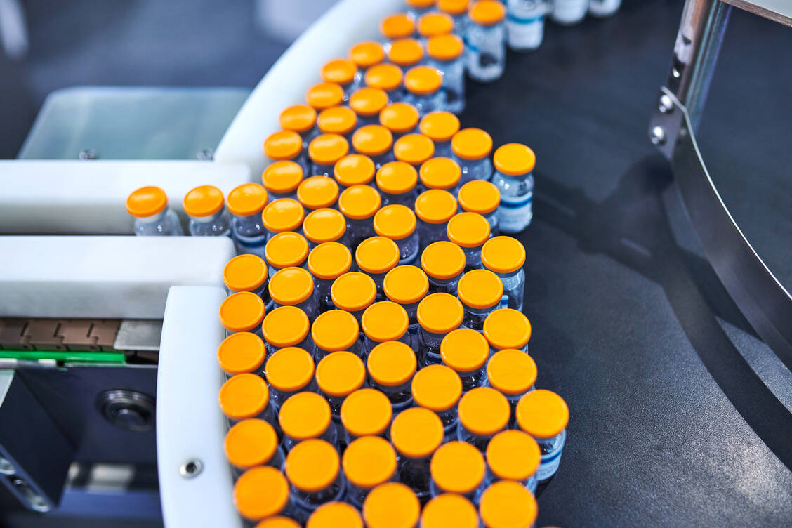 Bei Tocilizumab gab es einen Anbieterwechsel, der zu Retaxationen führen könnte (Symbolbild). / © Getty Images/Comezora