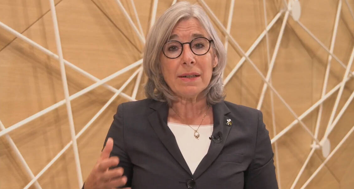 ABDA-Präsidentin Gabriele Regina Overwiening machte beim Facebook-Livetalk auf den »Tag der Apotheke« am 7. Juni aufmerksam, der dafür genutzt werden soll, vor allem mit Politikerinnen und Politikern ins Gespräch zu kommen. / Foto: PZ/Screenshot