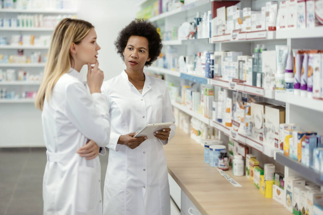 Länge der Probezeit: Arbeitgeber sollten dies unter Berücksichtigung der jeweiligen Tätigkeit und der vereinbarten Befristungsdauer gut abzuwägen. / © Getty Images/PixelsEffect