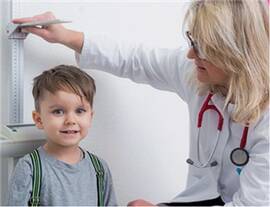 Bei den Vorsorgeuntersuchungen wird der Entwicklungsstand von Kindern ermittelt und dokumentiert.
<p class="fotonachweis">Foto: Fotolia/Picture-Factory</p>