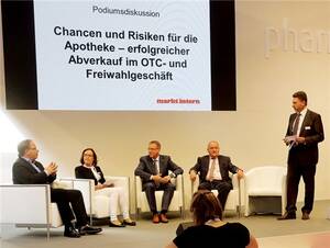 Christoph Bach, Chefredakteur  von Markt intern, moderierte die  Podiumsdiskussion