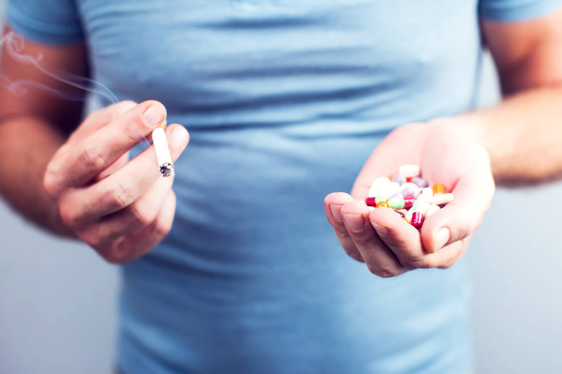 Tabakrauch interagiert vor allem mit Substraten der CYP-Isoenzyme 1A2, 2B6, 3A4 und 2C19. / Foto: Adobe Stock/Aleksej