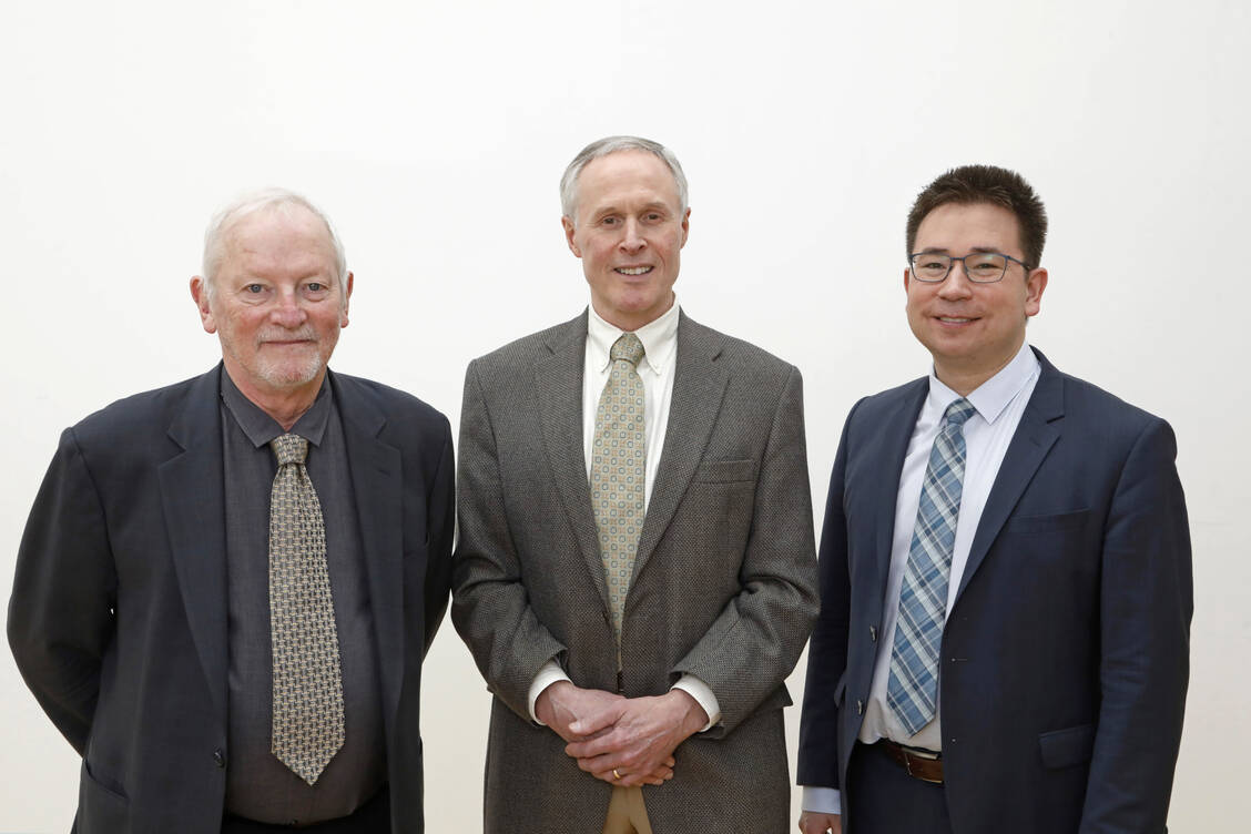 Professor Dr. Frederick W. Alt, Professor Dr. David G. Schatz und Dr. Dr. Leif S. Ludwig (von links) / Foto: Uwe Dettmar/Paul Ehrlich-Stiftung