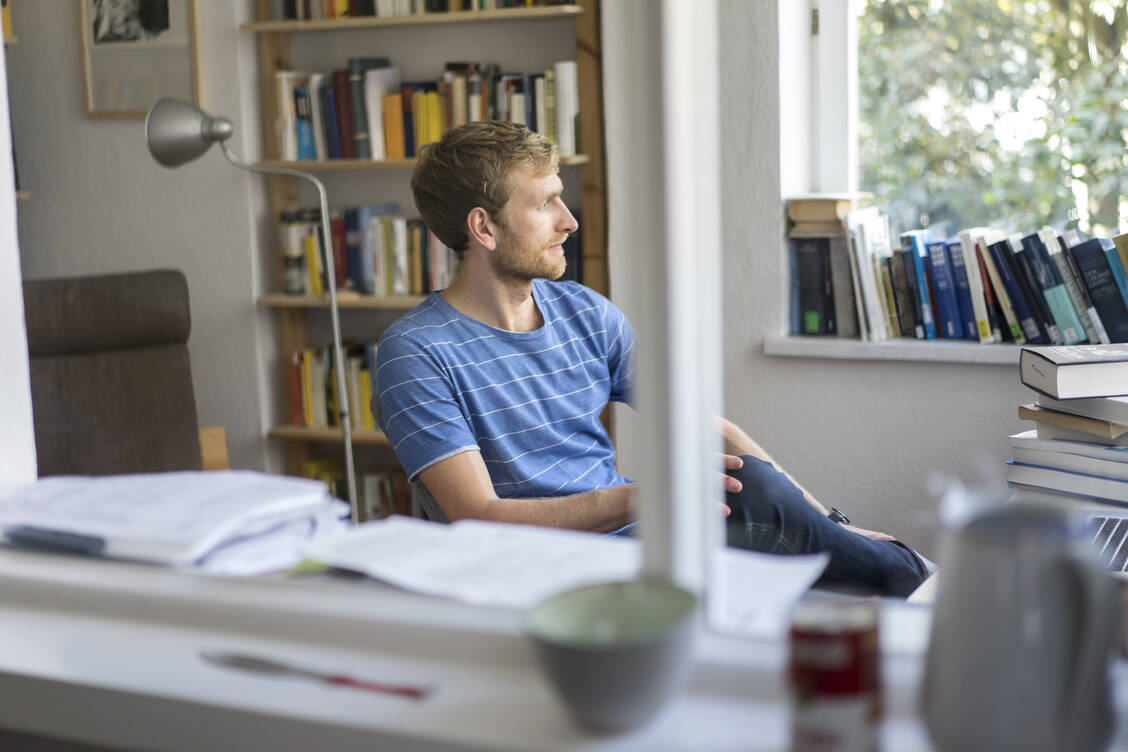  Bürotage sind keine Lösung für einsame Mitarbeiter. Laut neuen Forschungen müssen Arbeitgeber kreativer sein. / © Getty Images/Simon Ritzmann