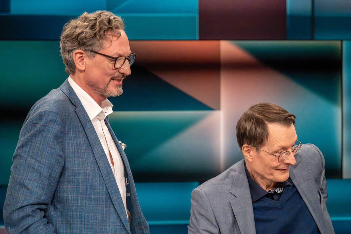 Der Arzt und Fernsehmoderator Eckart von Hirschhausen (links) und Karl Lauterbach, SPD-Bundestagsabgeordneter und früherer Bundesgesundheitsminister, waren zu Gast in der ARD-Sendung »Hart aber fair«. / © Imago/Klaus W. Schmidt