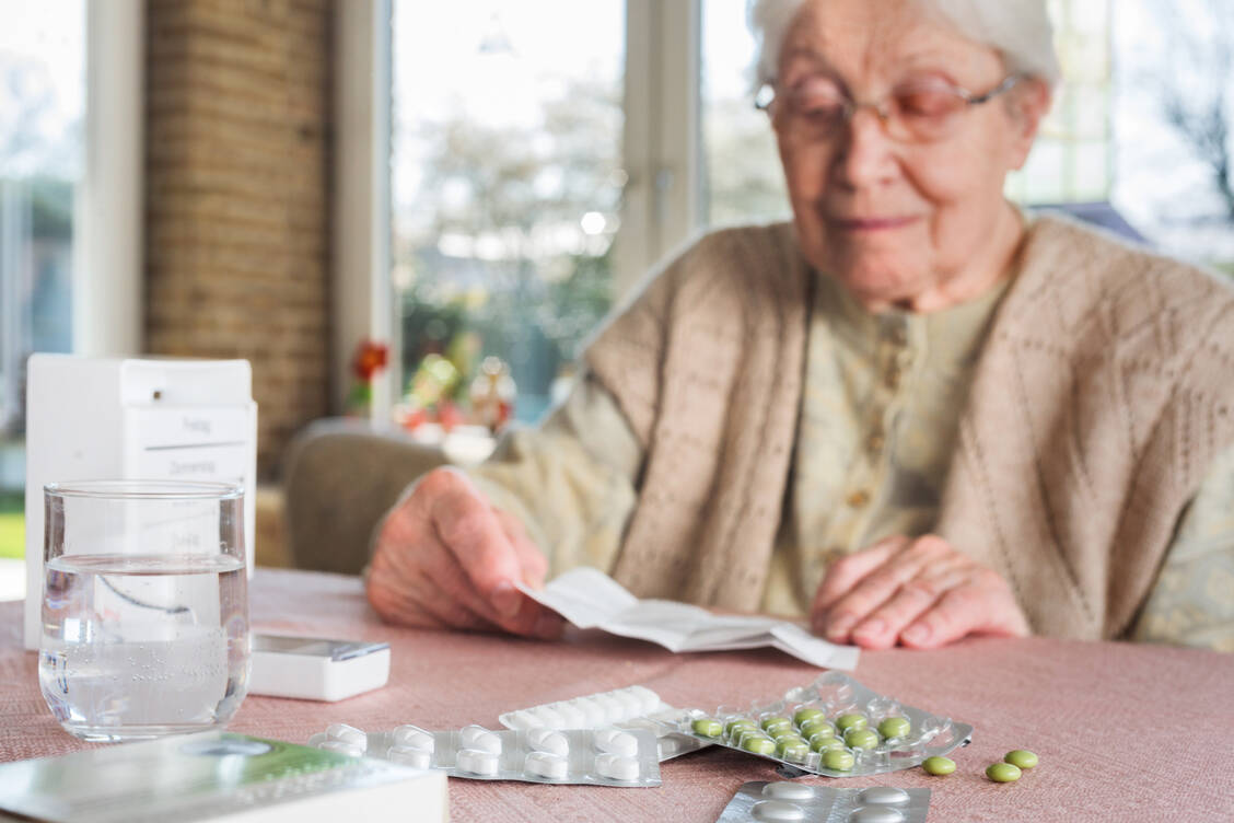 Frauen sind bei der Diagnosestellung einer kardiovaskulären Erkrankung in der Regel älter und weisen mehr Komorbiditäten auf als Männer. Das macht auch die Pharmakotherapie komplizierter. / Foto: Adobe Stock/Ingo Bartussek