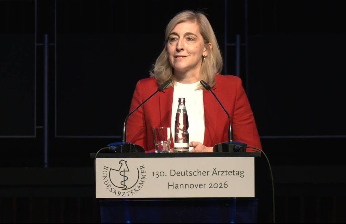 Nina Warken sprach beim Deutschen Ärztetag über ihr  Spargesetz.  / © Bundesärztekammer/Screenshot