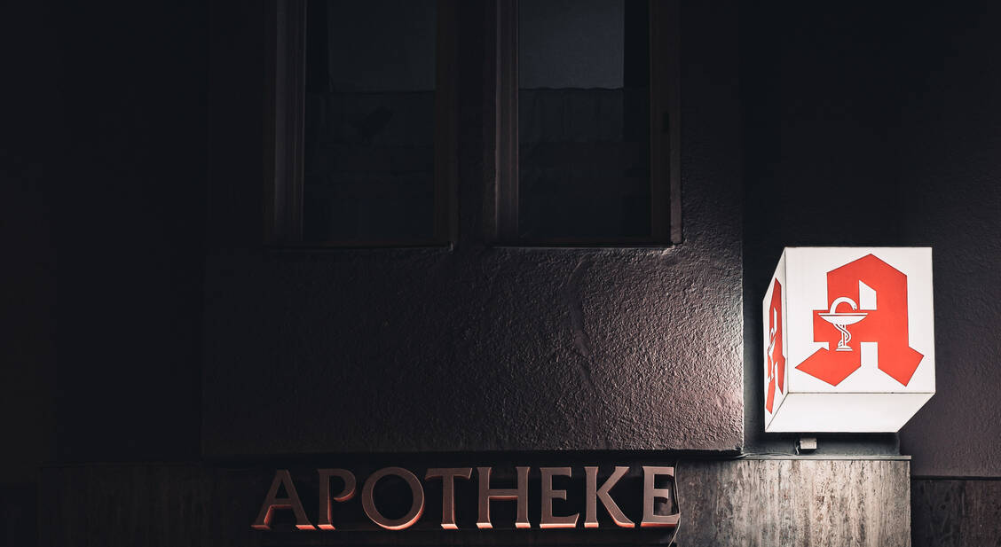 Weil belästigende Anrufe im Apothekennotdienst immer wieder Thema sind, beschäftigen sich mehrere Kammern damit. / Foto: Adobe Stock/Michael Bihlmayer