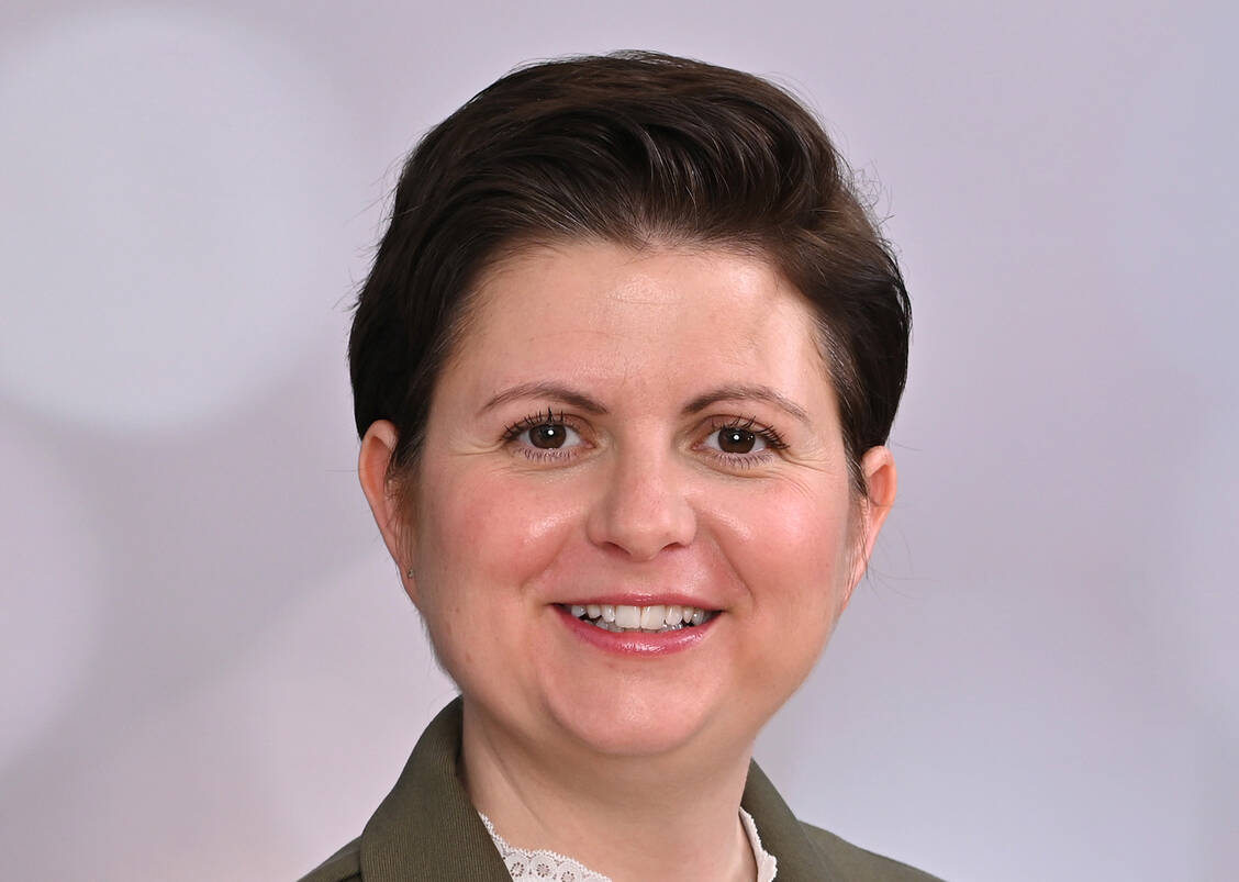 Franziska Scharpf, Präsidentin der Bayerischen Landesapothekerkammer (BLAK), ist der Meinung, dass Apotheken derzeit einen grundsätzlichen Rollenwechsel durchlaufen. / © ABDA/Trenkel