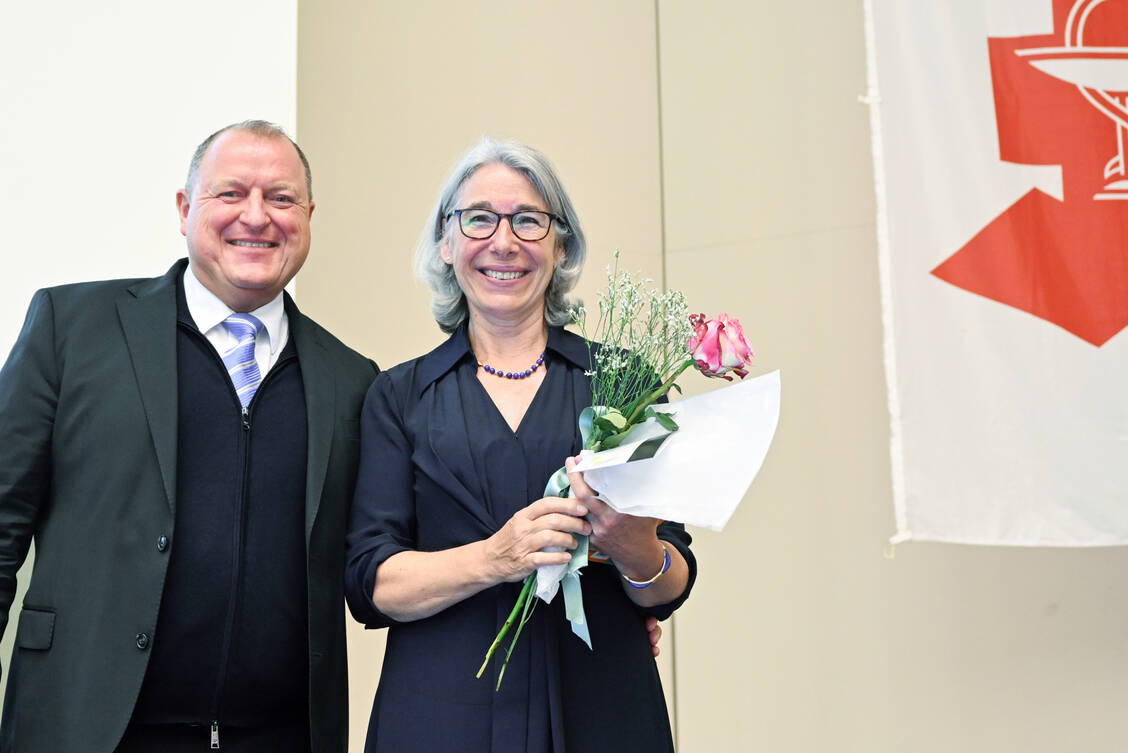 Der Präsident der Apothekerkammer Nordrhein, Dr. Armin Hoffmann,  und ABDA-Präsidentin Gabriele Overwiening blicken der Zukunft der Vor-Ort-Apotheken zuversichtlich entgegen.  / Foto: AKNR/ Ina Fassbender