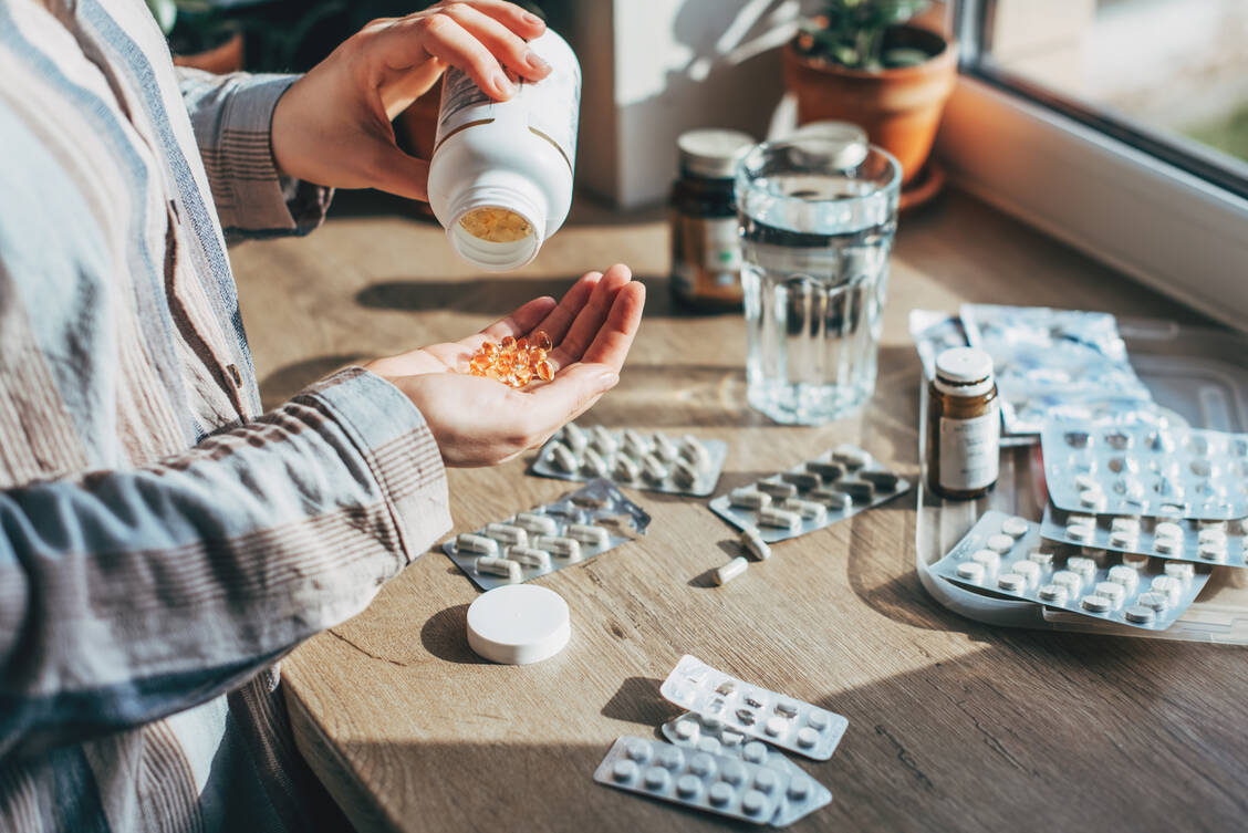 Ordnung ins Medikamenten-Chaos zu bringen, zählt zu den Kernaufgaben jeder Apotheke. / Foto: Getty Images/Kseniya Ovchinnikova
