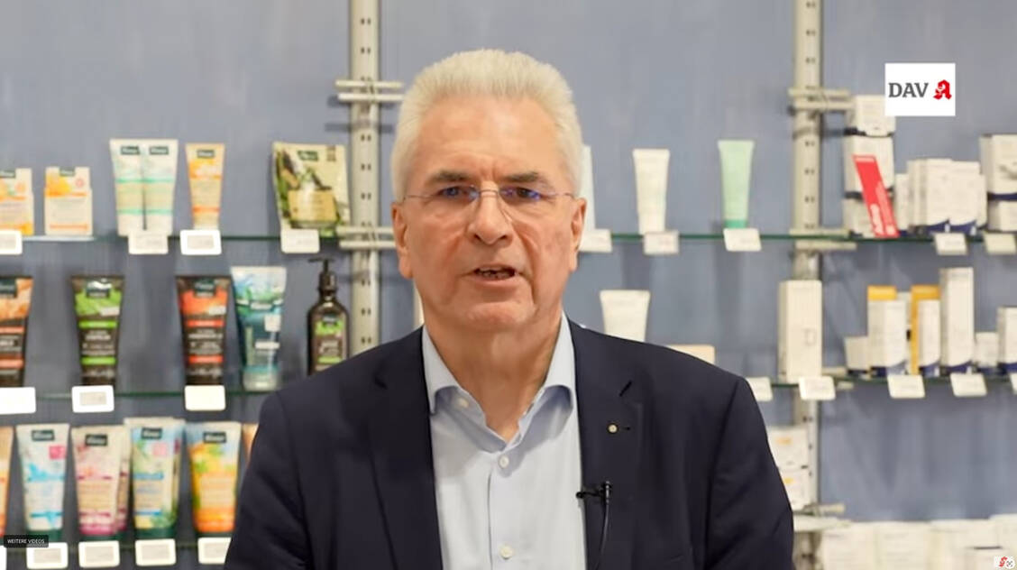 Der DAV-Vorsitzende Hans-Peter Hubmann fordert die Apothekenteams auf, sich am Protest am 23. März zu beteiligen. / © Screenshot: abda.de