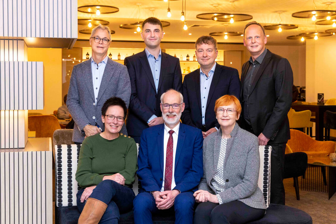 Der neue LAV-Vorstand (oben von links): Dr. Ulf Siuts, Matthias Götzlaff, Frank Germeshausen und Dr. Mathias Grau; (unten von links): Evelyn Geiter, Berend Groeneveld und Ina Bartels / Foto: LAV Niedersachsen/Lorena Kirste