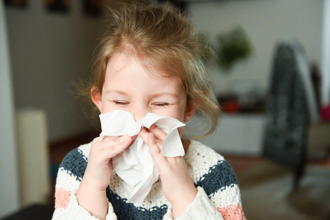 Influenzaviren breiten sich derzeit am stärksten bei Schulkindern aus. / Foto: Shutterstock/ToskanaINC