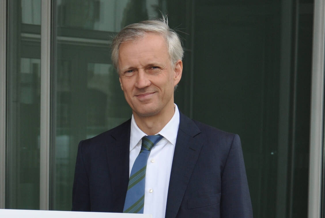 Thomas Müller, Abteilungsleiter für Arzneimittel, Medizinprodukte und Biotechnologie im Bundesministerium für Gesundheit (BMG) hält die Sparpläne seines Ministeriums im Bereich der Apotheken für moderat. / Foto: PZ/Evans