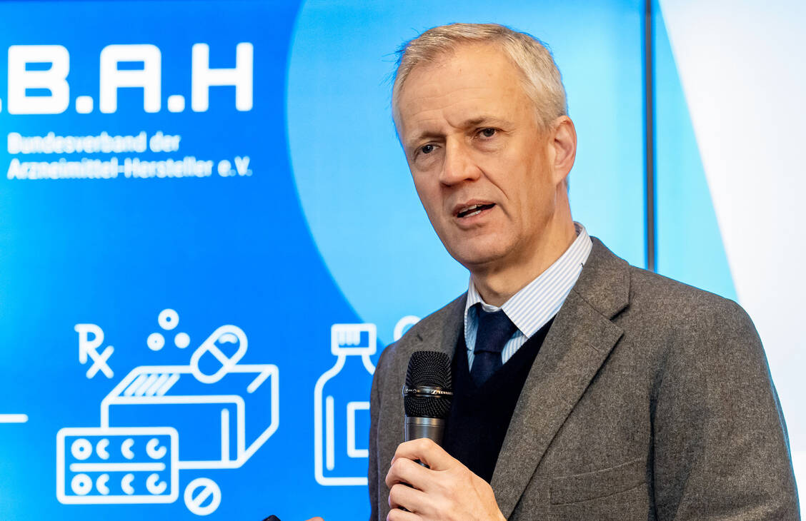 BMG-Abteilungsleiter Thomas Müller berichtete bei einer Informationsveranstaltung des BAH über die neuesten Pläne des Ministeriums für den Generika-Markt. / Foto: BAH/Svea Pietschmann