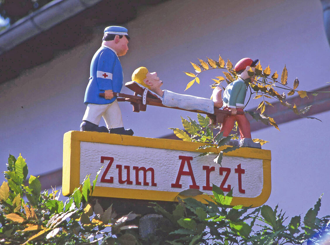 In ländlichen Regionen sind Ärzte vielerorts dringend gesucht. Brandenburg lockt Medizinstudenten jetzt mit einem Stipendium aufs Land. / Foto: imago/NBL Bildarchiv