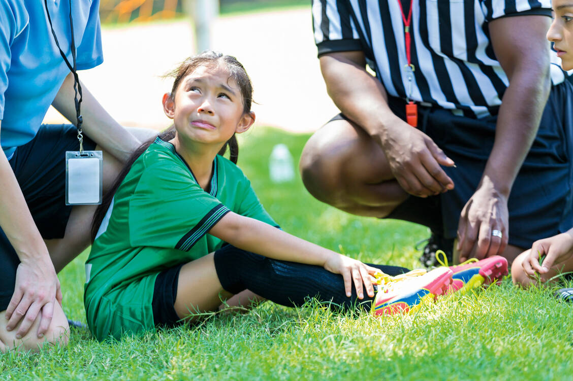 Bei Sportarten wie Fußball ist häufig das Sprunggelenk betroffen.  / Foto: iStock/Steve Debenport