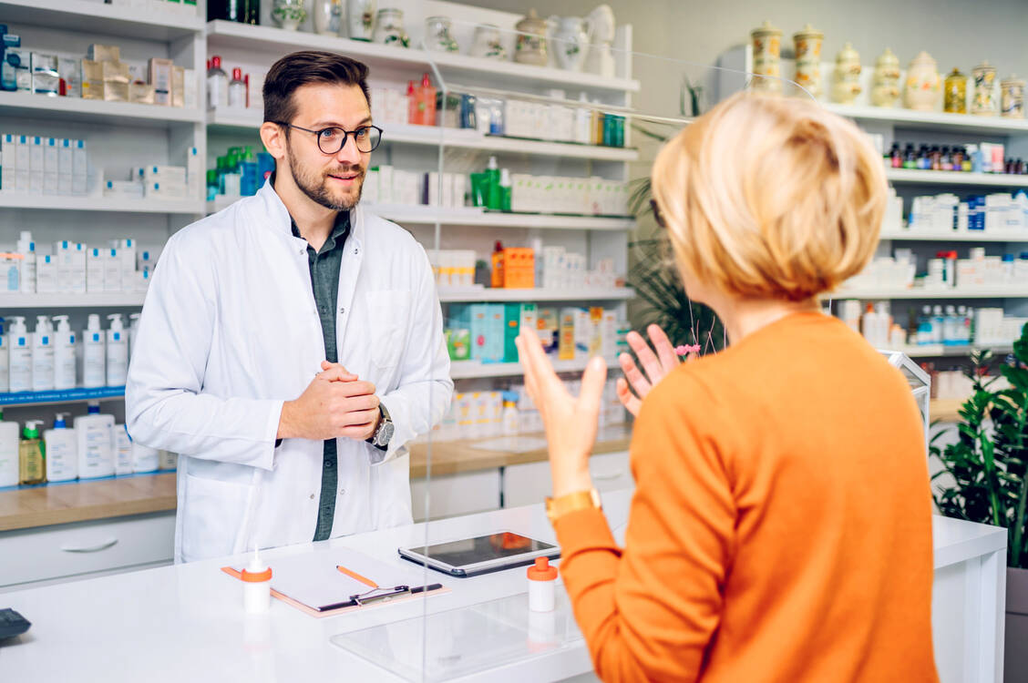 Berichten Patienten in der Apotheke über vermehrten nächtlichen Harndrang, sollten Apotheker auch an Medikamente als Auslöser oder Verstärker denken. / © Shutterstock/Zamrznuti tonovi