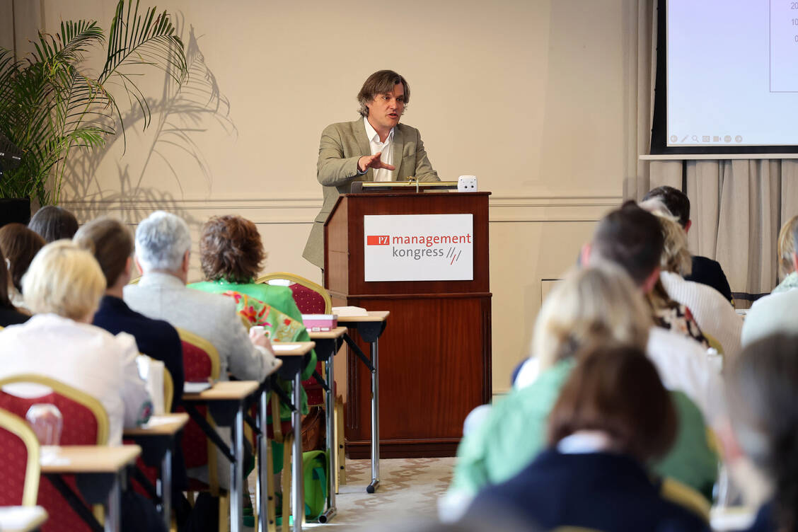 Für Ludwig Christian Hinske, den Leiter des Instituts für Digitale Medizin am Universitätsklinikum Augsburg, ist künstliche Intelligenz ein »Gamechanger«. / © PZ/Alois Müller
