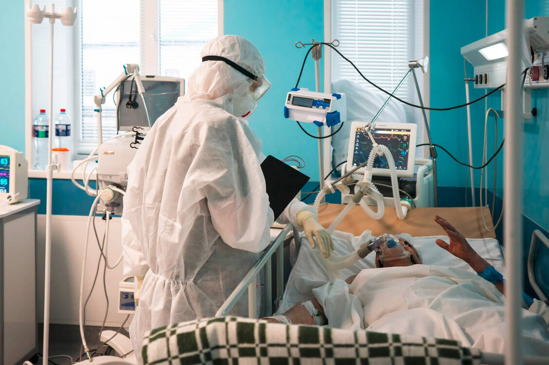 Covid-19-Patienten, die im Krankenhaus behandelt werden müssen, sind mittlerweile ganz überwiegend Ungeimpfte. / Foto: Adobe Stock/Regina Ivanova